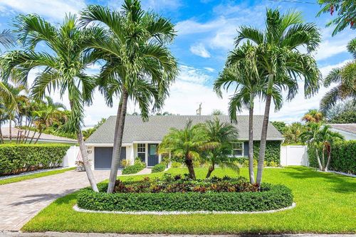 517 Aylesbury Rd, Delray Beach, FL, 33444-3933 | Card Image