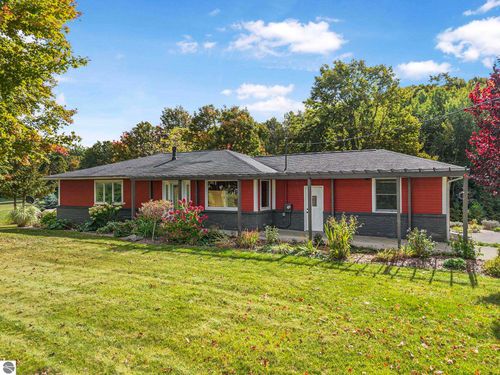 9750 E Solem Rd, Suttons Bay, MI, 49682-9388 | Card Image