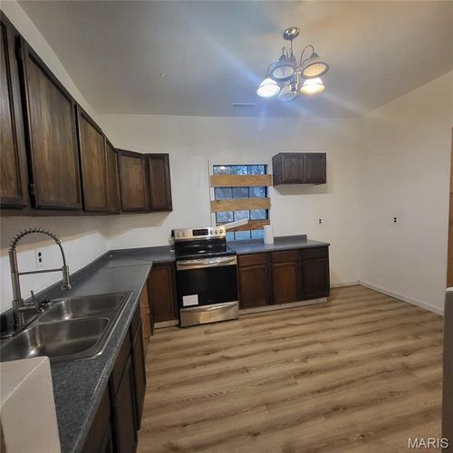 945 Cedar St, Poplar Bluff, MO, 63901-5651 | Card Image