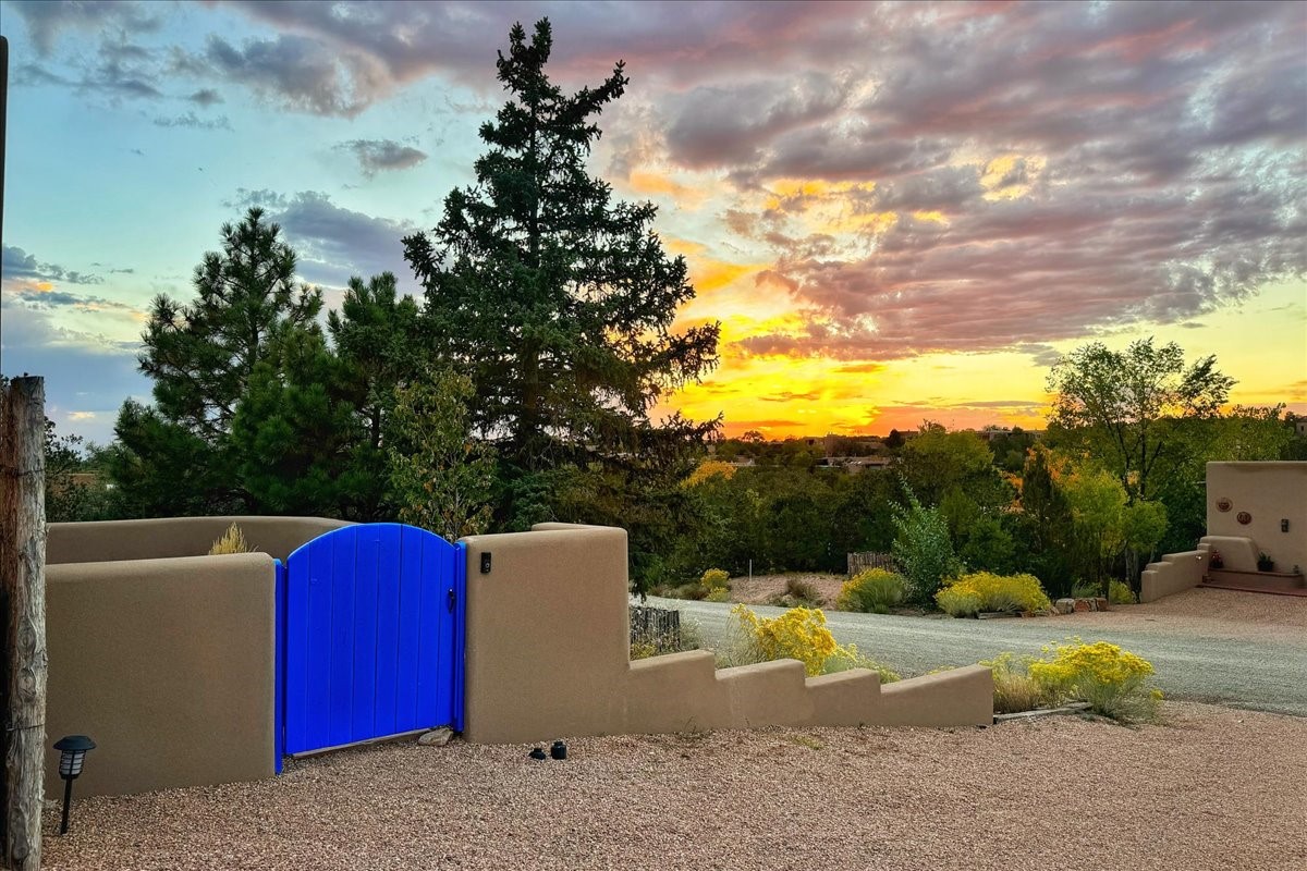 Loma Entrada , Santa Fe, NM 87501
