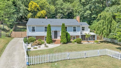 1901 Brookfield Dr, Roanoke, VA, 24018-2741 | Card Image