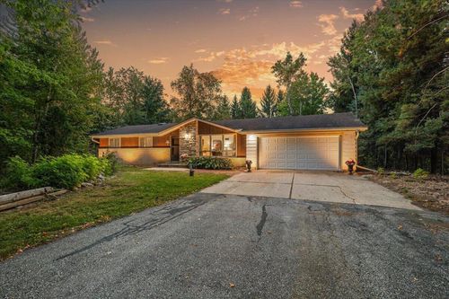 N30W22171 Green Road, Pewaukee, WI, 53186 | Card Image