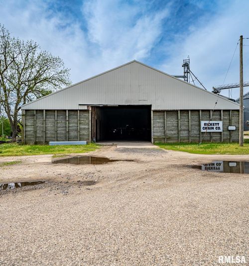300 S Broadway St, Manito, IL, 61546-9333 | Card Image