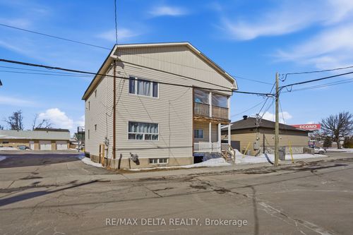 242 Hamilton St, Hawkesbury, ON, K6A1Z1 | Card Image