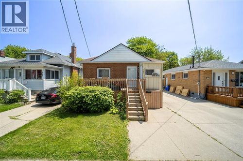 246 Russell St S, Sarnia, ON, N7T3L8 | Card Image