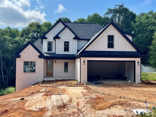 21-4205 9th Street Cir Ne, Hickory, NC, 28601 | Card Image