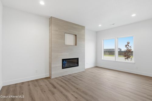 669 N Creative Way, Post Falls, ID, 83854 | Card Image