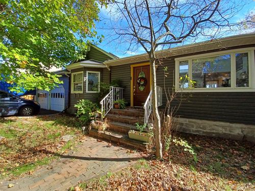 123 Johns Neck Road, Brookhaven, NY, 11967 | Card Image