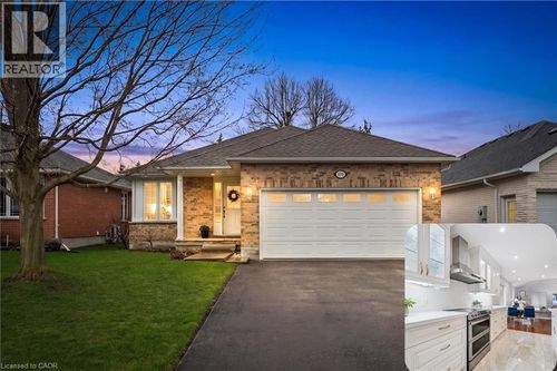 489 Brentcliffe Dr, Waterloo, ON, N2T2R8 | Card Image