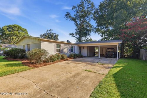 642 Berkshire St, Clinton, MS, 39056-3828 | Card Image