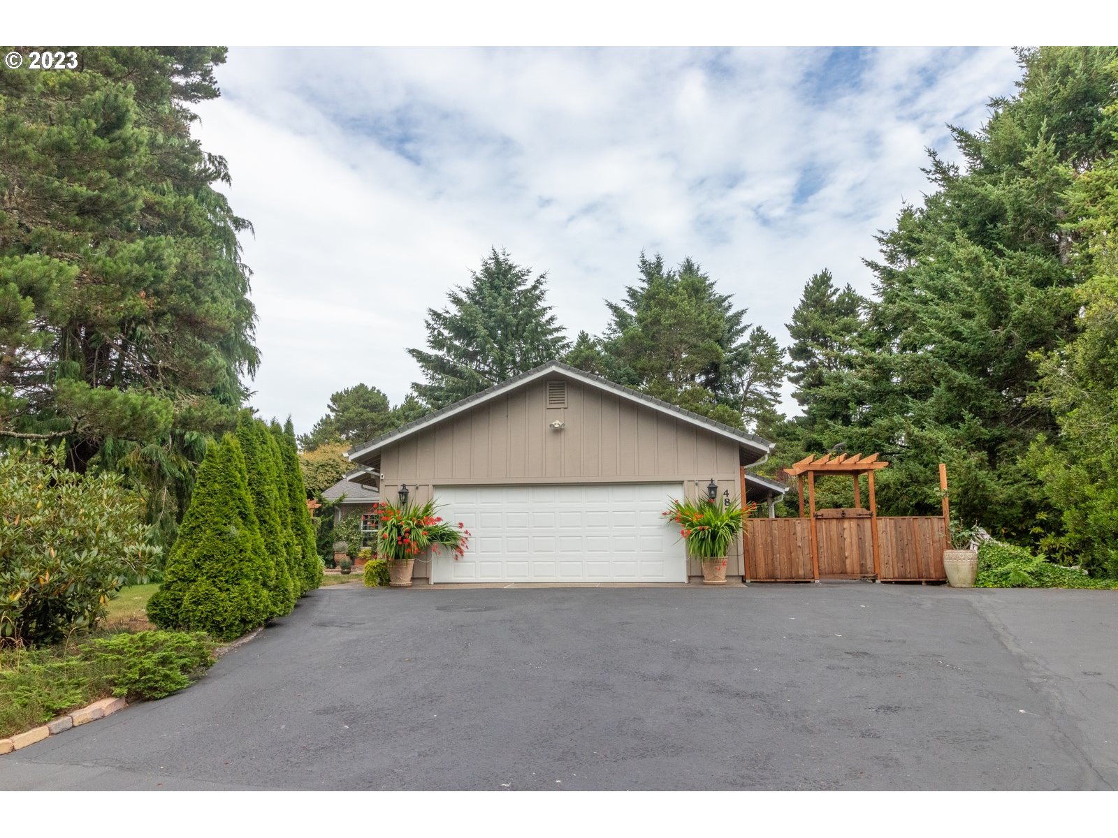 Rhododendron Loop, Florence, OR 97439