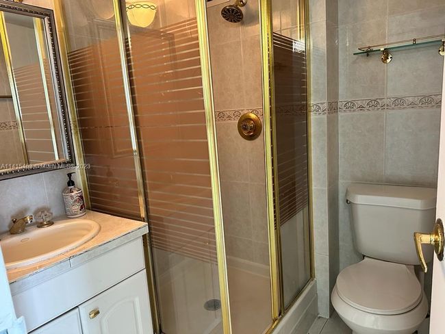 APT-811 - 5401 Collins Ave, Condo with 2 bedrooms, 2 bathrooms and null parking in Miami Beach FL | Image 39