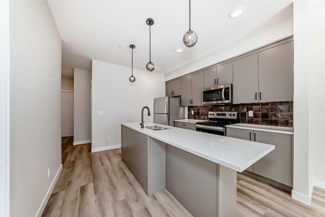 212 - 660 Shawnee Square Sw, Condo with 2 bedrooms, 2 bathrooms and 1 parking in Calgary AB | Image 10