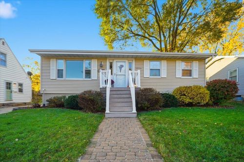 1014 W 8th St, Cedar Falls, IA, 50613-2442 | Card Image