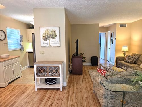 apt-203-26 Vista Gardens Trl, Vero Beach, FL, 32962-1795 | Card Image