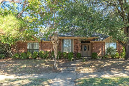 3704 Westview Dr, Bedford, TX, 76021-2647 | Card Image