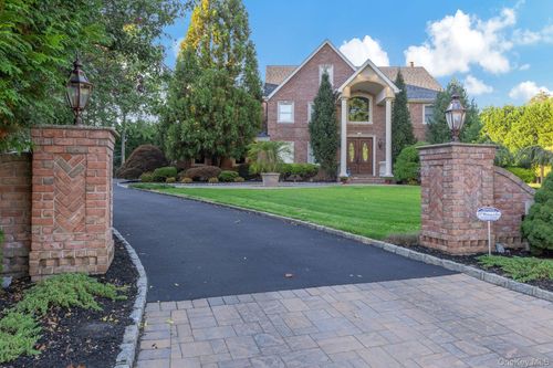 42 Old Neck Ct, Manorville, NY, 11949-3239 | Card Image