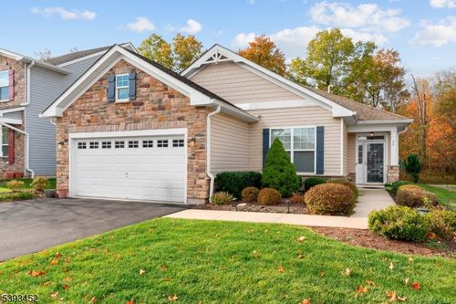 44 Spangenberg Ln, SOMERSET, NJ, 08873-6206 | Card Image