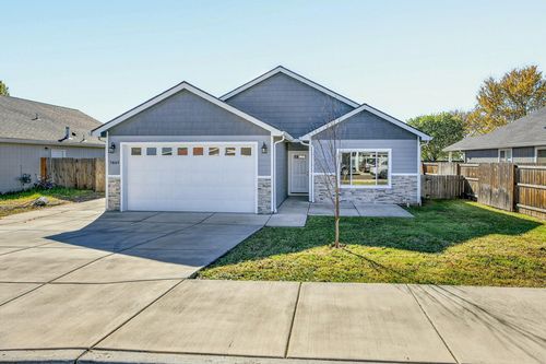 7849 Cadence Ln, White City, OR, 97503-1568 | Card Image