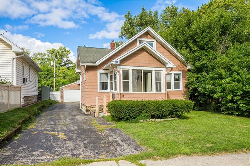 37 Glenora Dr, Greece, NY, 14615-1701 | Card Image