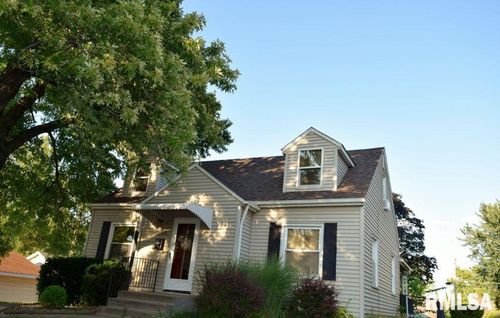2325 N Marquette St, Davenport, IA, 52804-1813 | Card Image