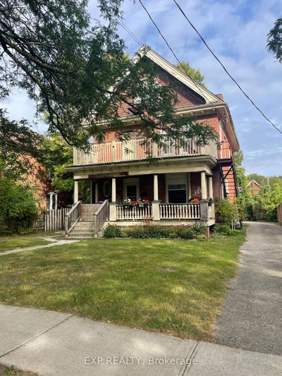 126 Chatham St, Home with 6 bedrooms, 4 bathrooms and 3 parking in Brantford ON | Image 1