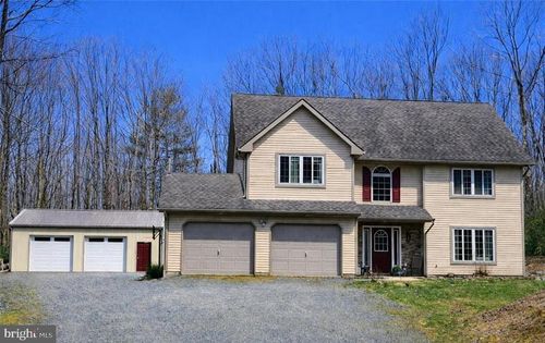 67 Forest Lake Dr, Jim Thorpe, PA, 18229-3702 | Card Image