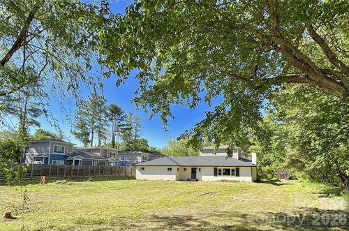 402 Blue Ridge Rd, Black Mountain, NC, 28711-3915 | Card Image