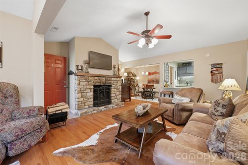 c6-155 Glen Burney Ln, Blowing Rock, NC, 28605-6104 | Card Image