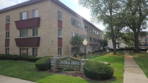 1n-2640 Central Dr, Flossmoor, IL, 60422-1179 | Card Image