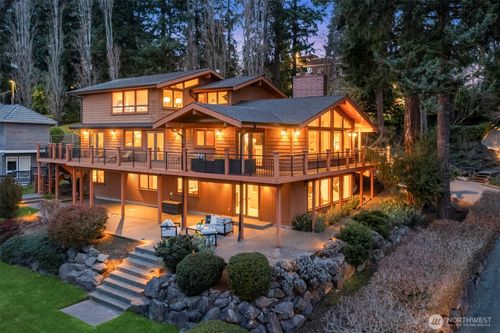 4544 49th Ave Ne, Seattle, WA, 98105-3828 | Card Image