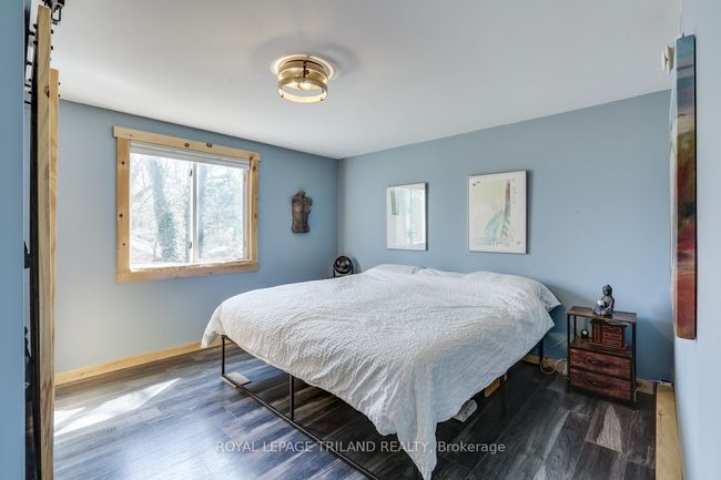 7933 Katharine Cres, House other with 2 bedrooms, 1 bathrooms and 5 parking in Port Franks ON | Image 9