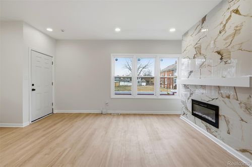 1639 Gladstone St, Detroit, MI, 48206-2229 | Card Image