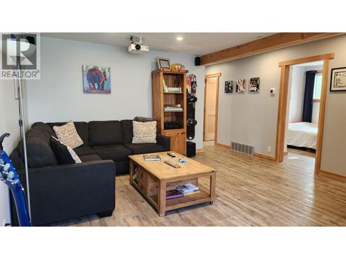 1675 Leroi Ave, Rossland, BC, V0G1Y0 | Card Image