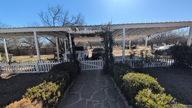 670 Quail Run, House other with 4 bedrooms, 3 bathrooms and null parking in Lytle TX | Image 7