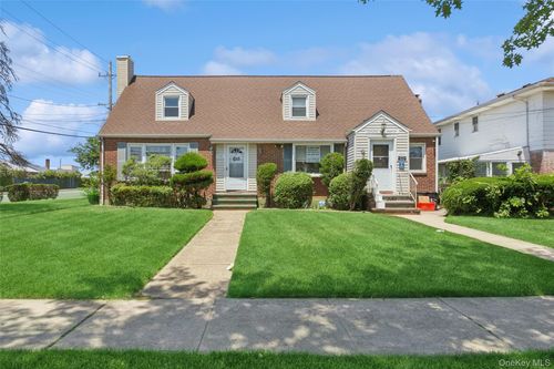 5 Seaton Gate, Valley Stream, NY, 11580-1198 | Card Image
