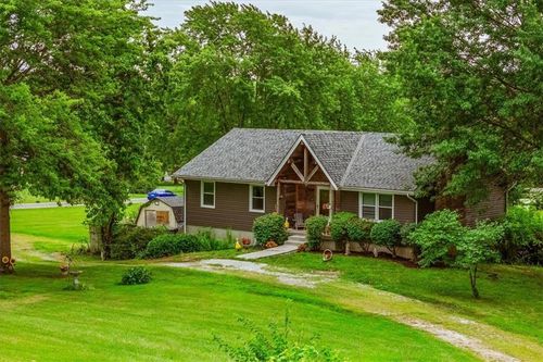 13501 E Prairie Dr, Peculiar, MO, 64078-9435 | Card Image