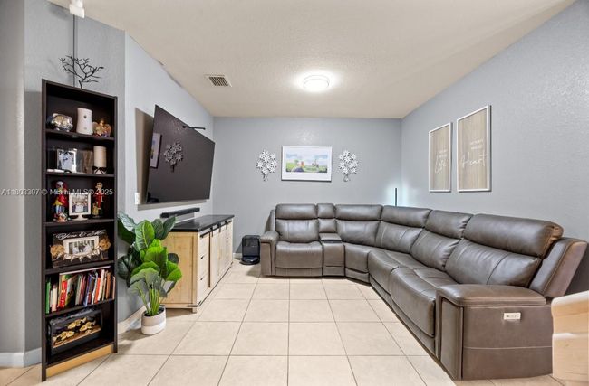 3427 W 89 Th Ter, Townhouse with 3 bedrooms, 3 bathrooms and null parking in HIALEAH FL | Image 8