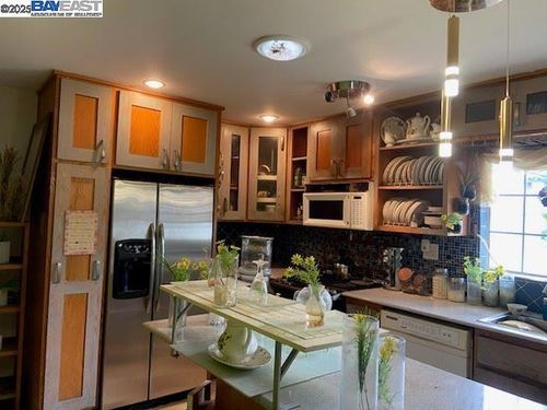 847 W 81st St, Los Angeles, CA, 90044-5003 | Card Image