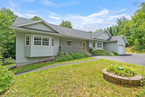 124 High Rd, Fall River, NS, B2T1P2 | Card Image