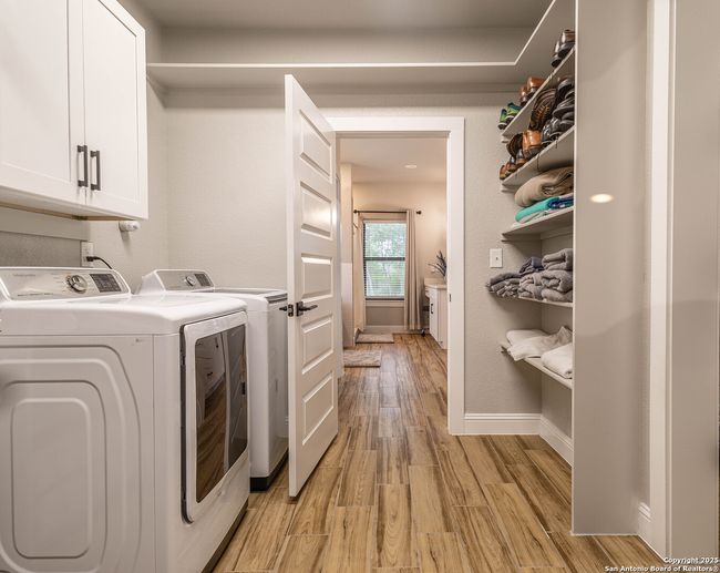 177 E Short Meadow Dr, House other with 4 bedrooms, 4 bathrooms and null parking in Lytle TX | Image 21