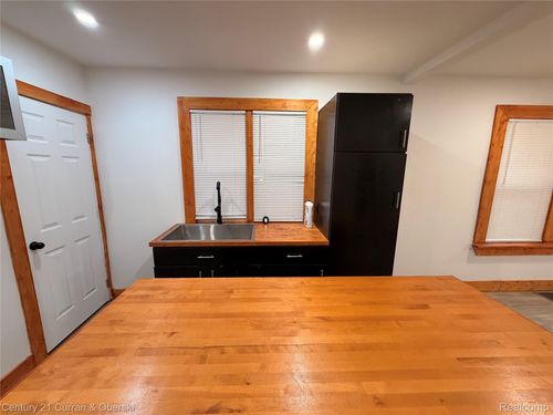 10008 Manor St, Detroit, MI, 48204-4614 | Card Image