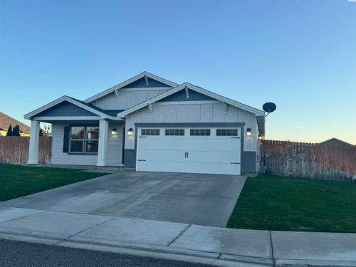 5618 Denver Dr, Pasco, WA, 99301-3193 | Card Image