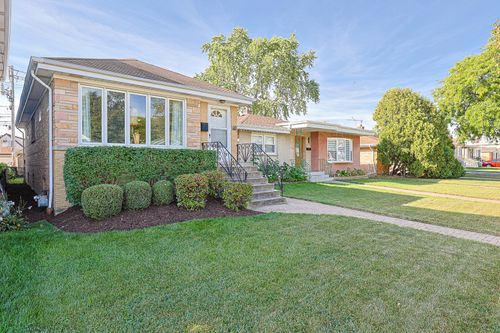 7511 W Foster Ave, Harwood Heights, IL, 60706-1705 | Card Image