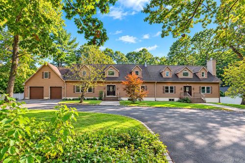 260 Deforest Road N, Huntington, NY, 11746 | Card Image