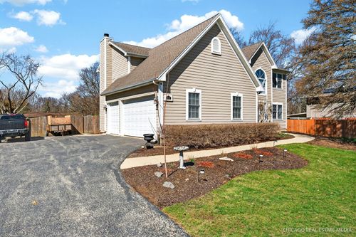 6119 Sands Rd, Crystal Lake, IL, 60014-6560 | Card Image