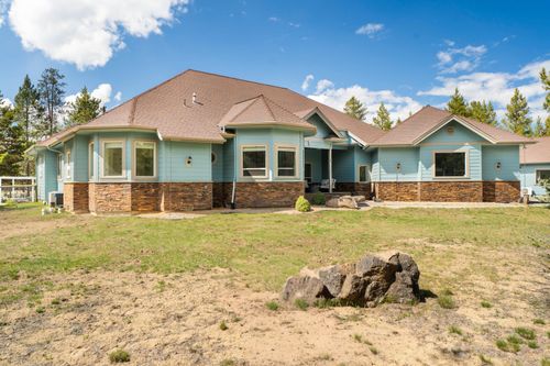 17045 Shawnee Cir, Bend, OR, 97707-2618 | Card Image