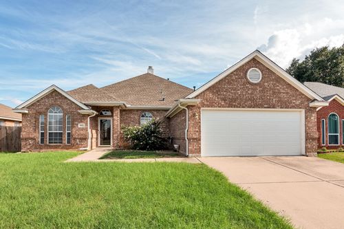 9112 Tyne Trl, Fort Worth, TX, 76118-7576 | Card Image
