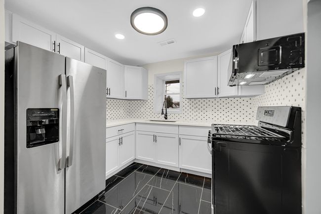 Suite A Kitchen | Image 9