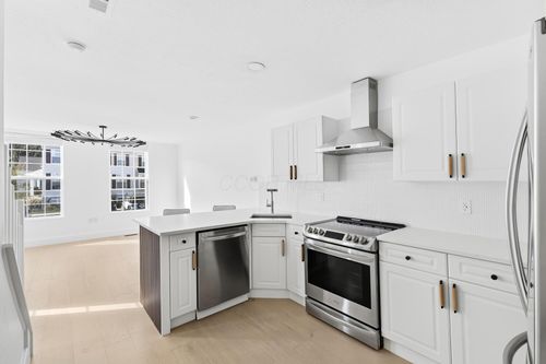 32-5982 Silver Charms Way, New Albany, OH, 43054-8064 | Card Image